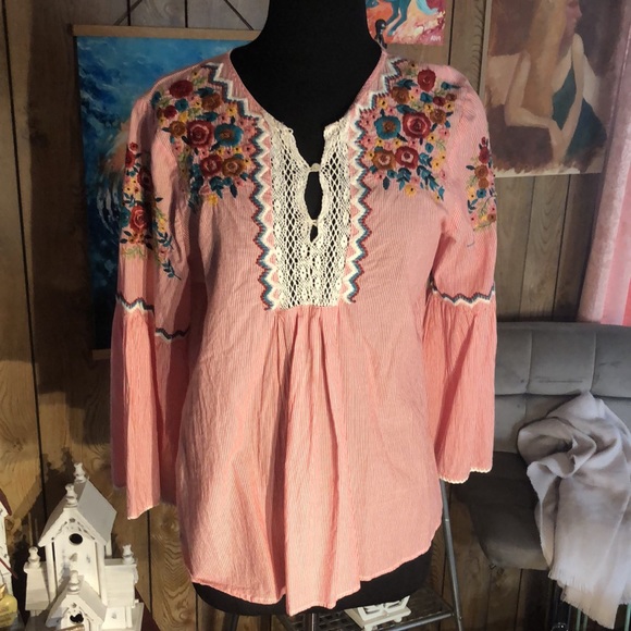 Pretty ZARA Basic Collection Blouse - Picture 2 of 8